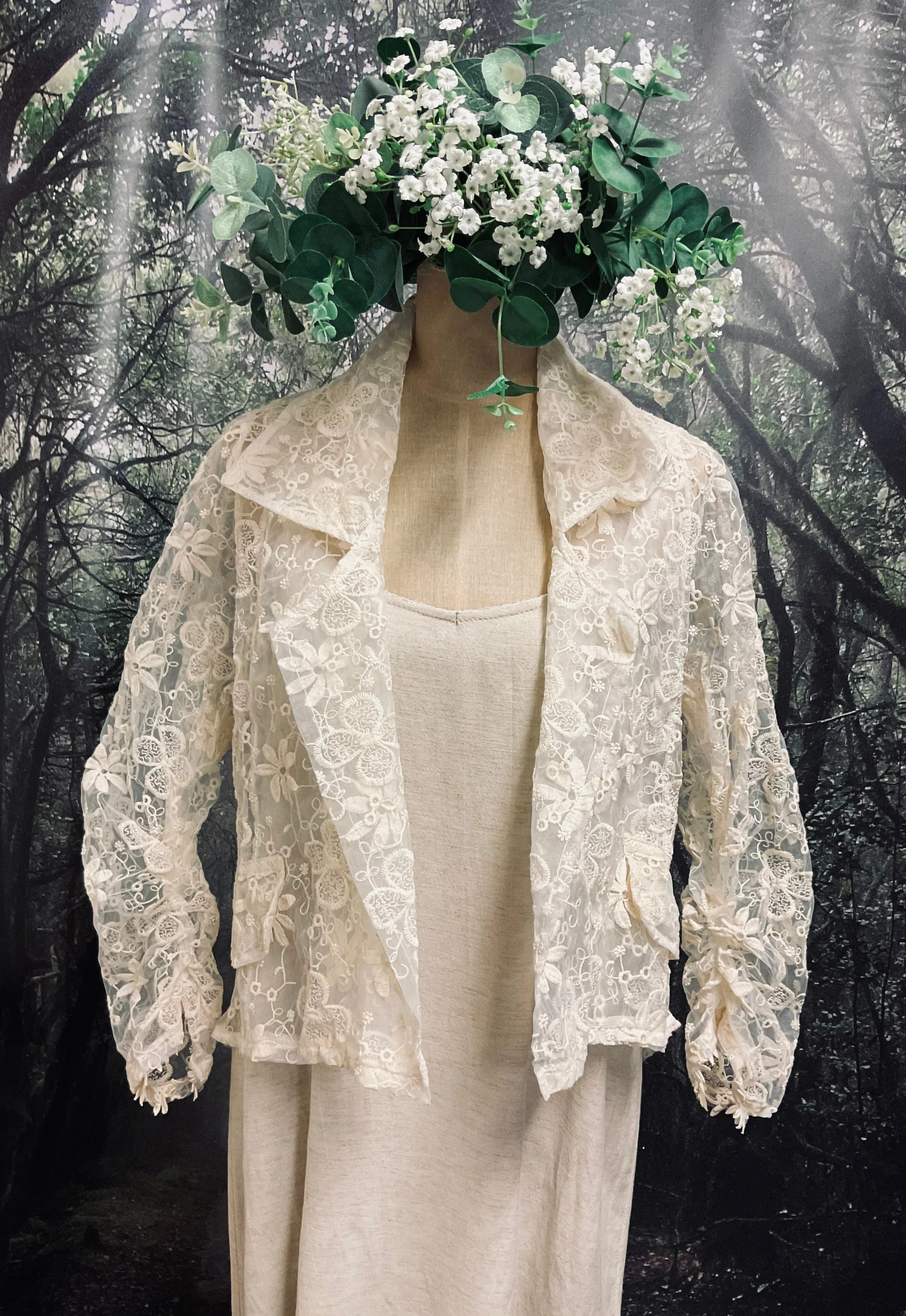#5189 Sheer embroidered lace collared jacket