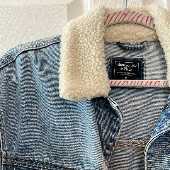 Abercrombie Cropped Trucker Jacket Sherpa Collar Medium Wash Size Medium
