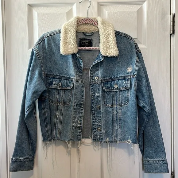 Abercrombie Cropped Trucker Jacket Sherpa Collar Medium Wash Size Medium