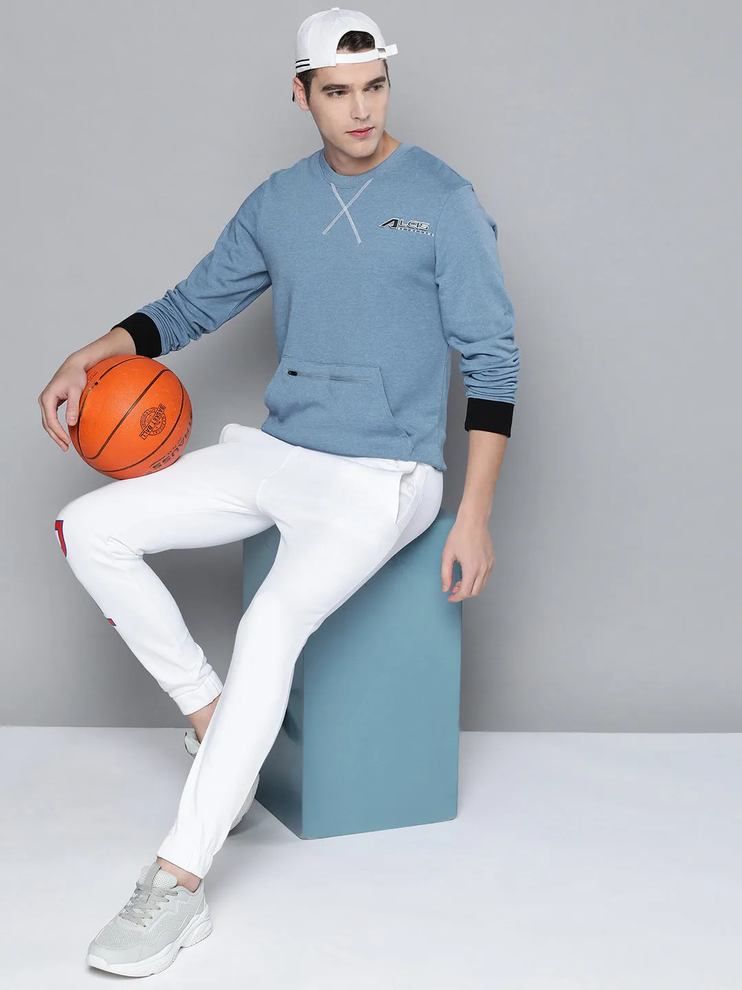 Alcis Men Blue Solid Sweatshirt
