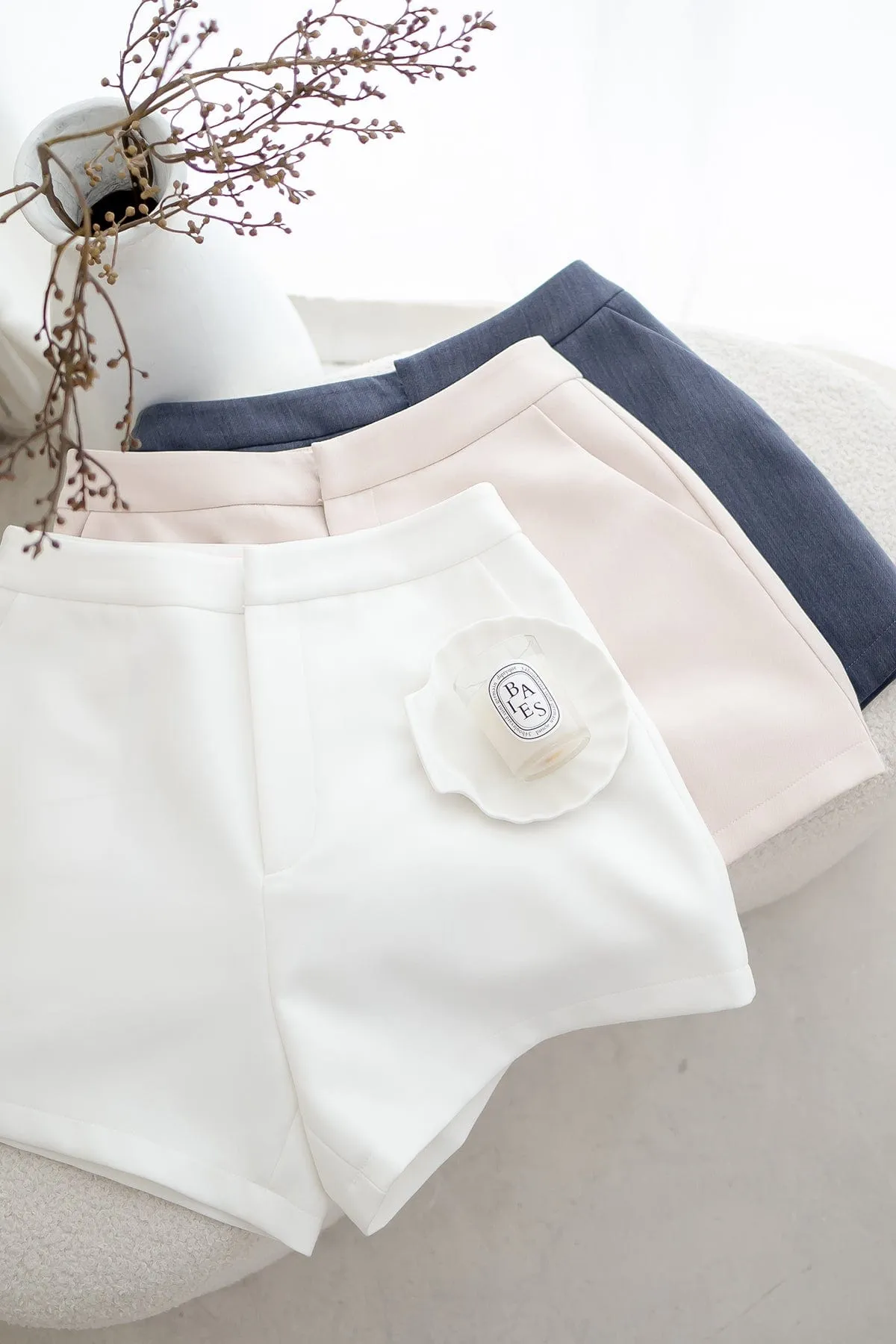 ARU TAILORED SHORTS IN DENIM