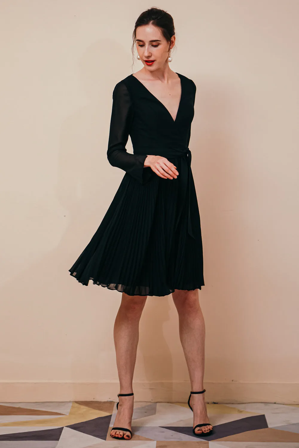 Deep V-neck Long sleeves Bowtie Little Black Dress