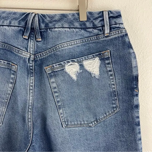 GOOD AMERICAN 90s Icon High Waisted Distressed Raw Hem Summer Plus Size Shorts