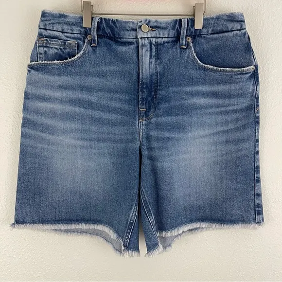 GOOD AMERICAN 90s Icon High Waisted Distressed Raw Hem Summer Plus Size Shorts