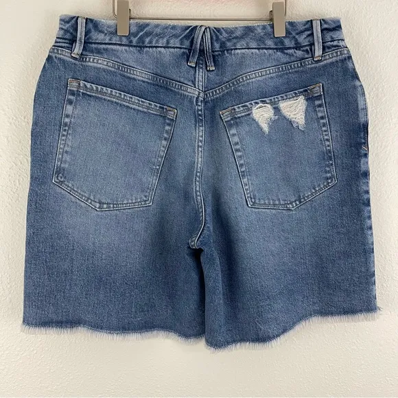 GOOD AMERICAN 90s Icon High Waisted Distressed Raw Hem Summer Plus Size Shorts