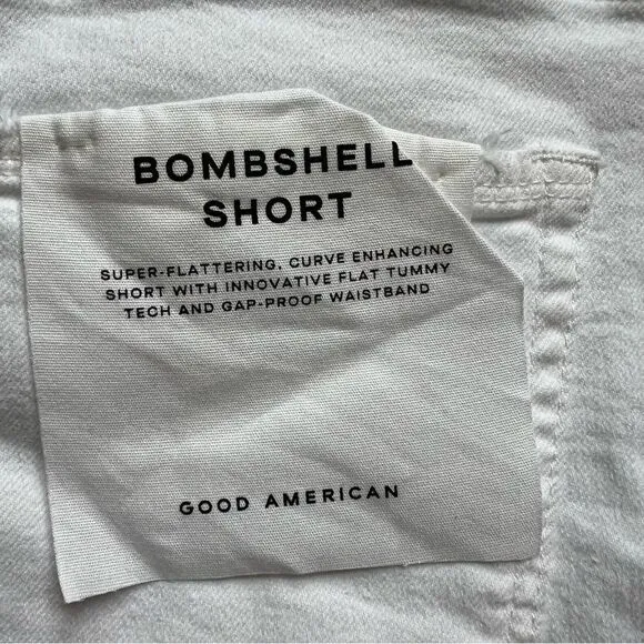 Good American Bombshell Shorts White NWT Size 14 / 32 Distressed Short