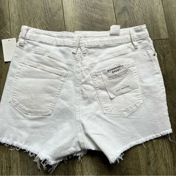 Good American Bombshell Shorts White NWT Size 14 / 32 Distressed Short