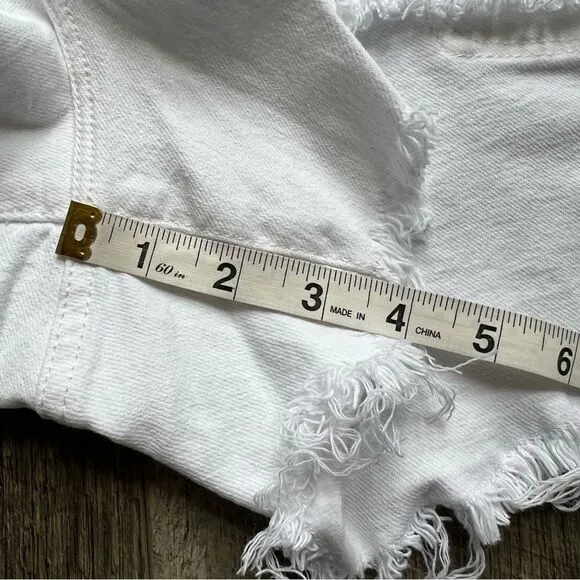 Good American Bombshell Shorts White NWT Size 14 / 32 Distressed Short