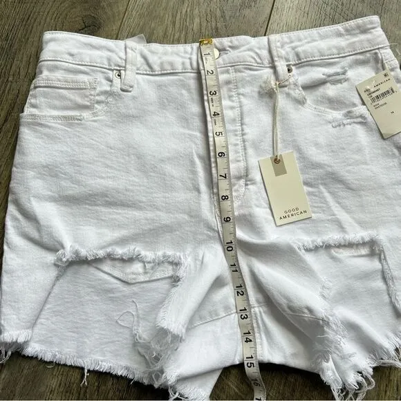 Good American Bombshell Shorts White NWT Size 14 / 32 Distressed Short