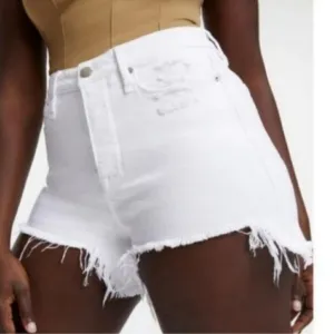 Good American Bombshell Shorts White NWT Size 14 / 32 Distressed Short