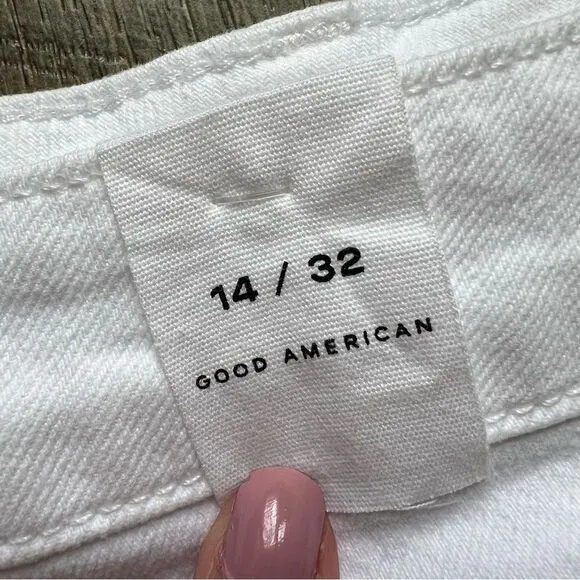 Good American Bombshell Shorts White NWT Size 14 / 32 Distressed Short