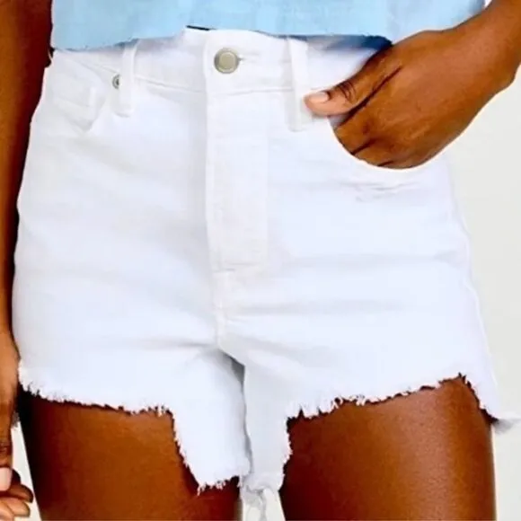 Good American Bombshell Shorts White NWT Size 14 / 32 Distressed Short