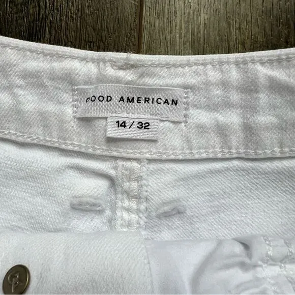 Good American Bombshell Shorts White NWT Size 14 / 32 Distressed Short