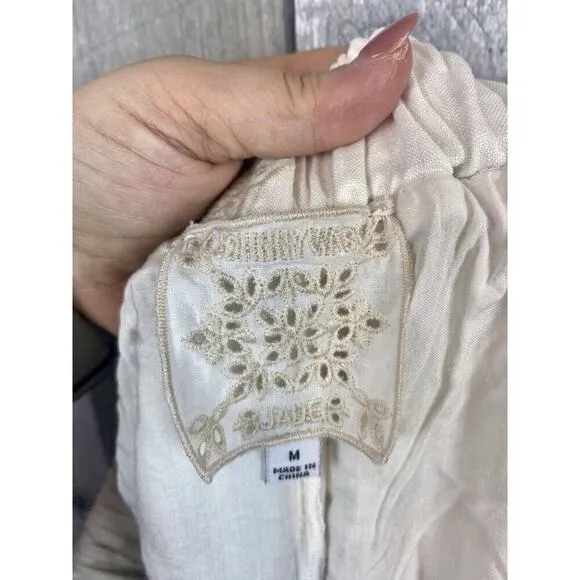 Johnny Was Maxine Walker Embroidery Paisley in Antique White Shorts Size Medium