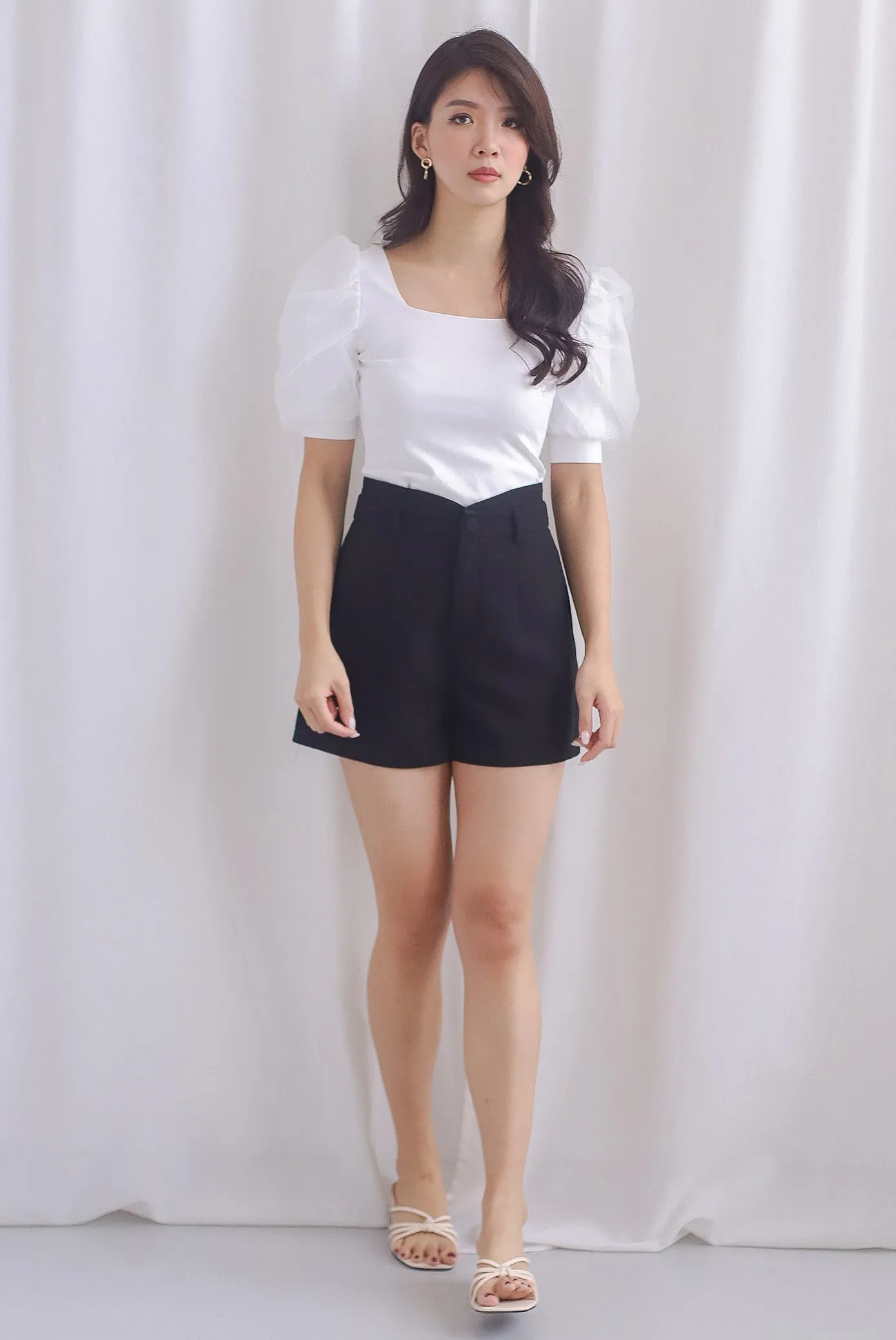 Lyssie Detail Front Shorts In Black
