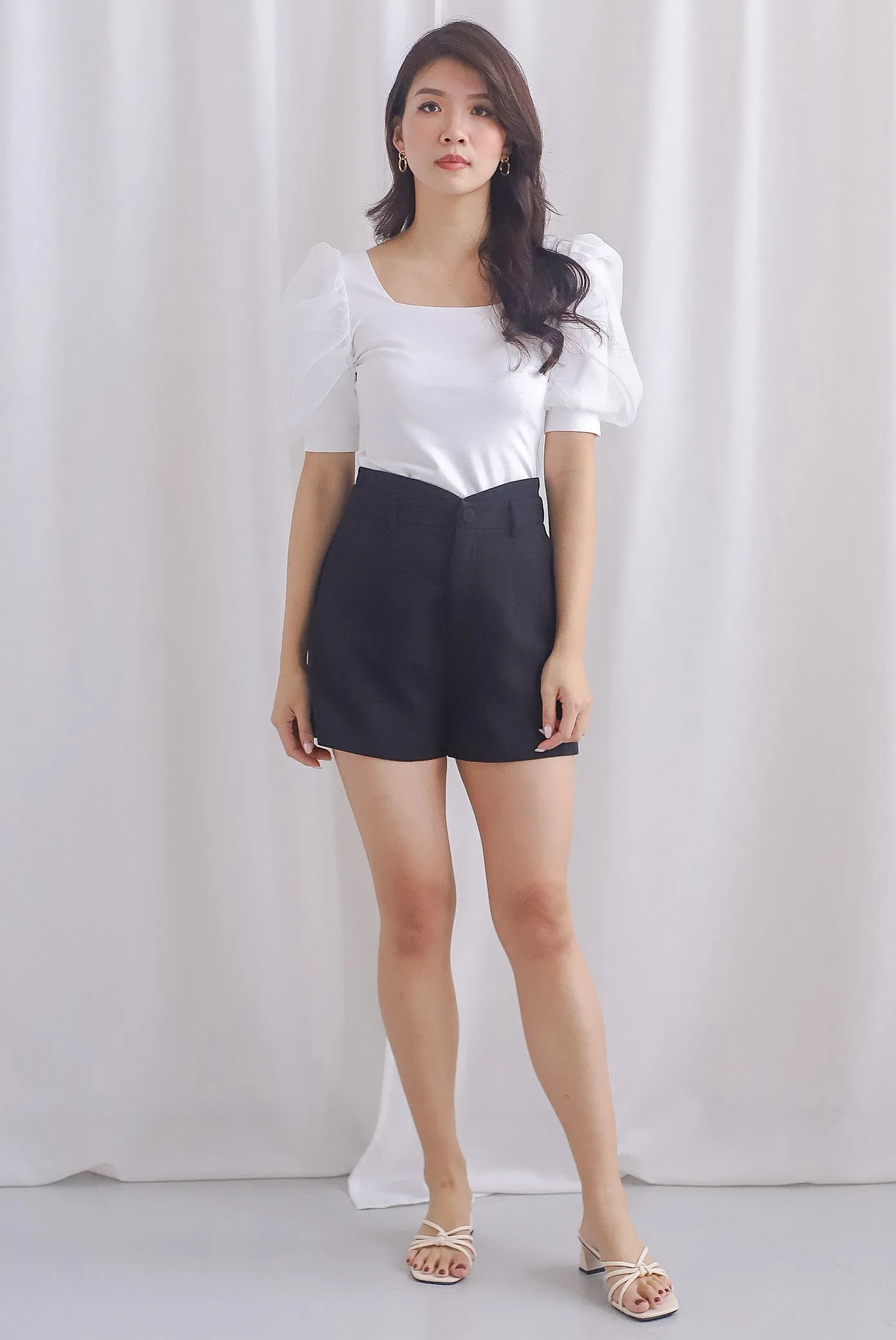 Lyssie Detail Front Shorts In Black