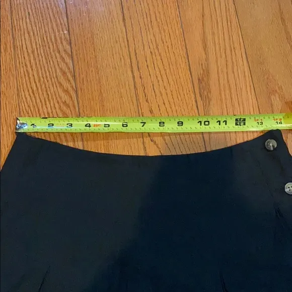 🔥🔥🔥NEW Vince Pleated tailored shorts size 6
