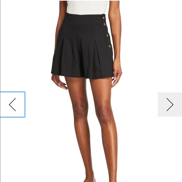 🔥🔥🔥NEW Vince Pleated tailored shorts size 6