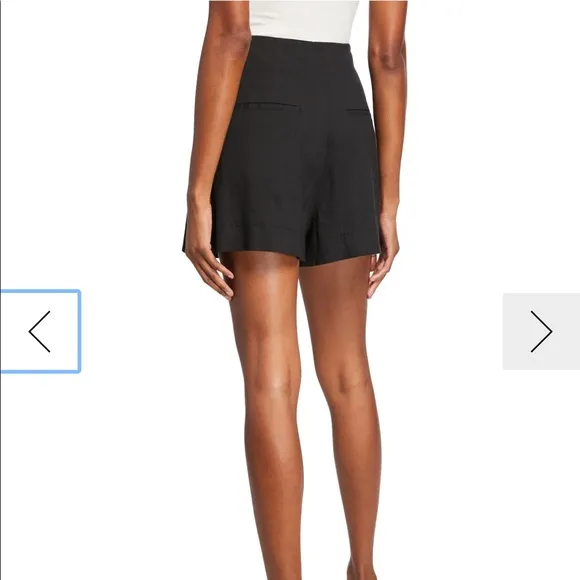 🔥🔥🔥NEW Vince Pleated tailored shorts size 6