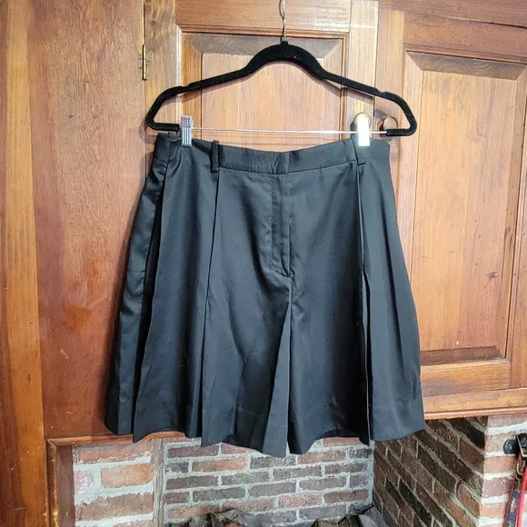 NWT COS Black A-Line Tailored Shorts - Size 14