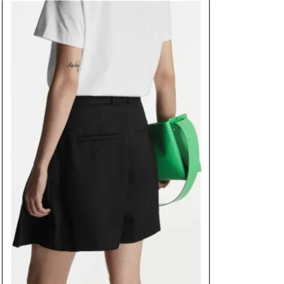NWT COS Black A-Line Tailored Shorts - Size 14