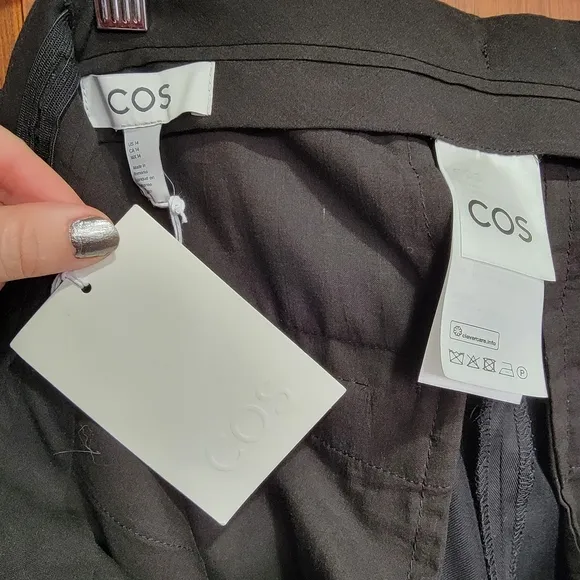 NWT COS Black A-Line Tailored Shorts - Size 14