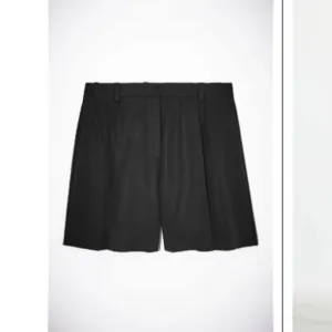 NWT COS Black A-Line Tailored Shorts - Size 14