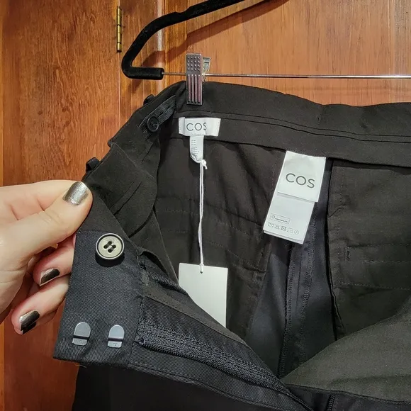 NWT COS Black A-Line Tailored Shorts - Size 14
