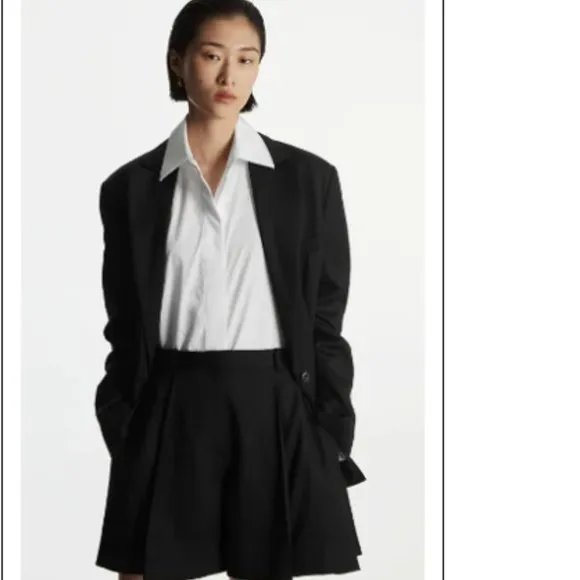 NWT COS Black A-Line Tailored Shorts - Size 14