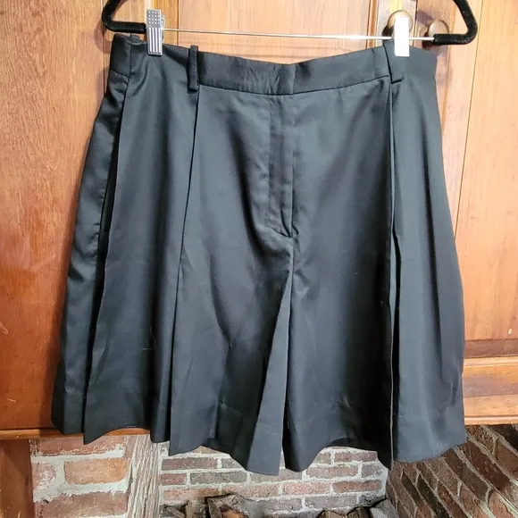 NWT COS Black A-Line Tailored Shorts - Size 14