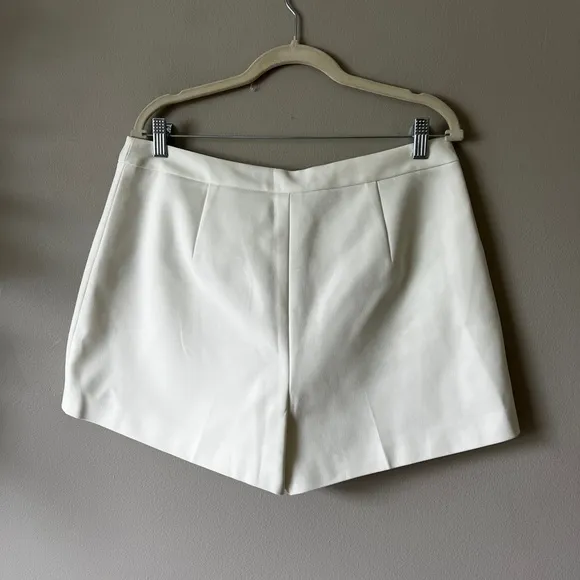 NWT Ted Baker notched waistband Saydeet shorts white