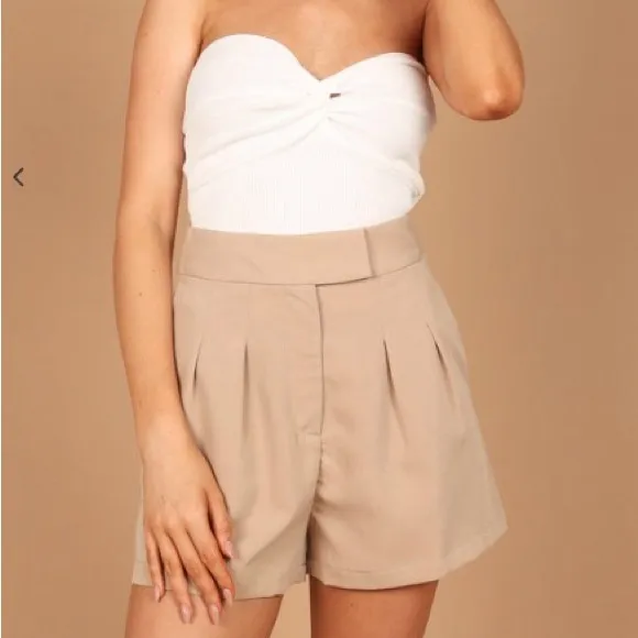 Petal &amp; Pup - NWT Bridget Tailored Shorts - Beige (XL)