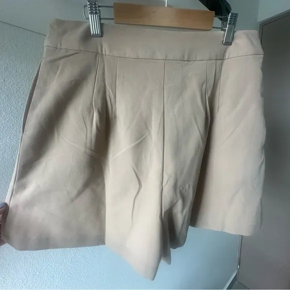Petal &amp; Pup - NWT Bridget Tailored Shorts - Beige (XL)