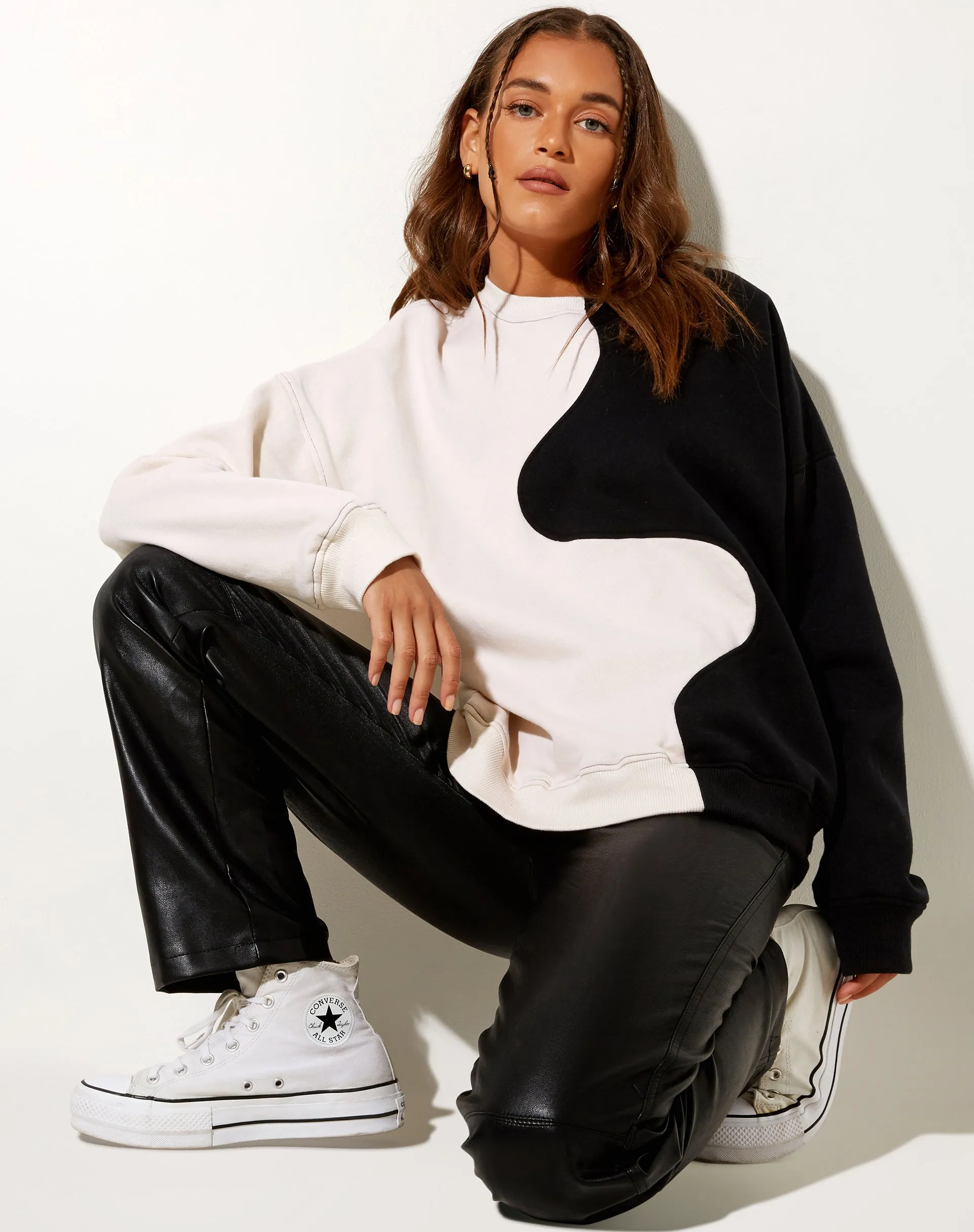 Ryu Sweatshirt in Winter White and Black