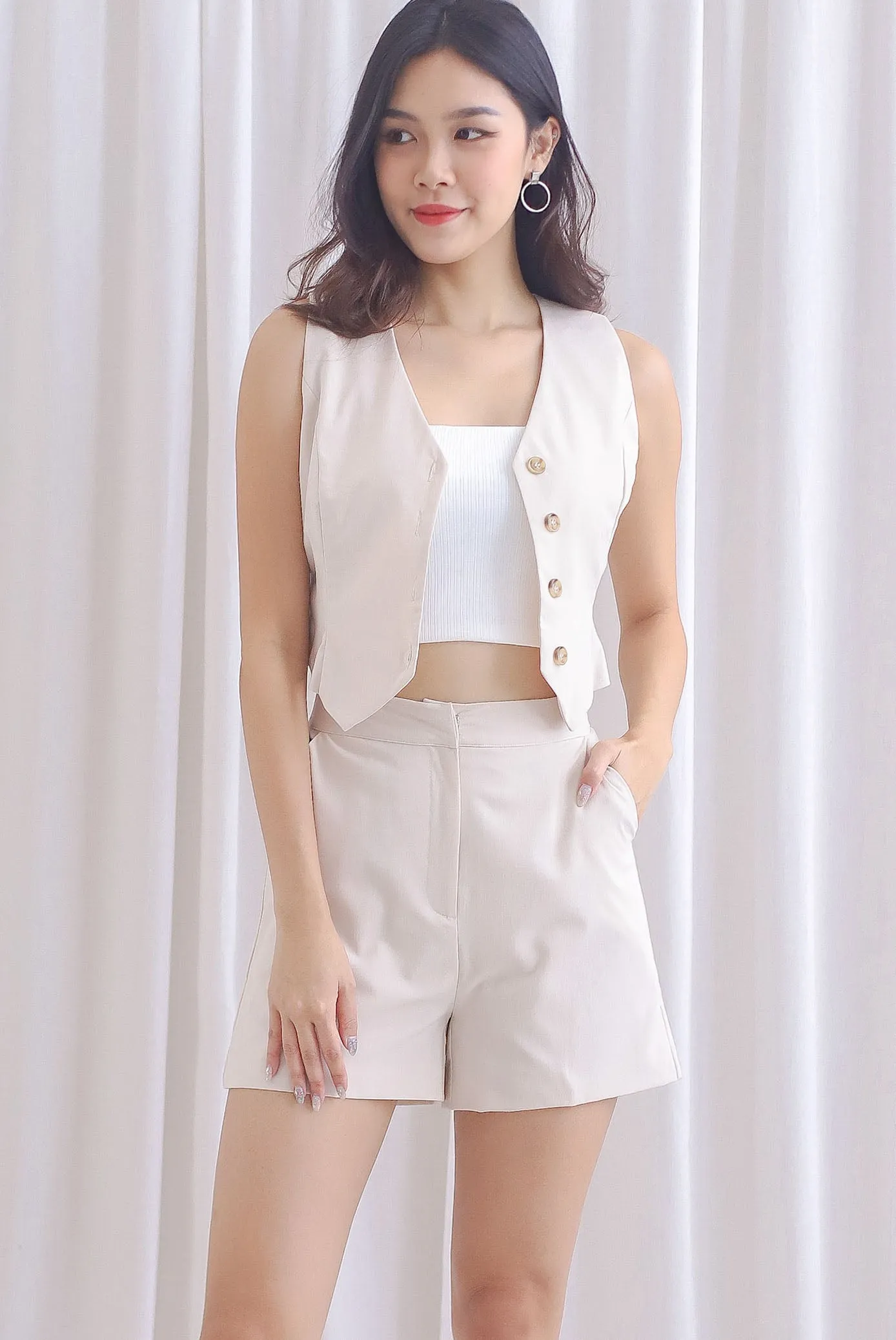 Shea Tailored Shorts In Wheat