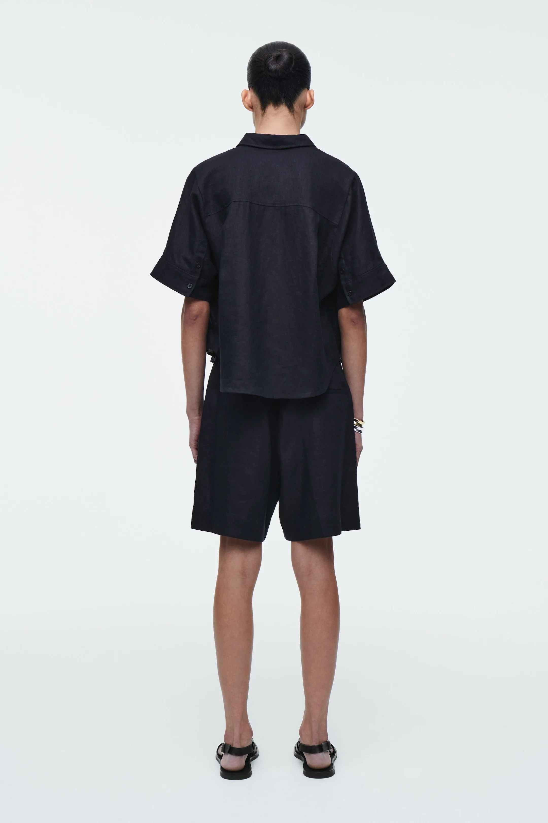 Tailored elasticated linen shorts