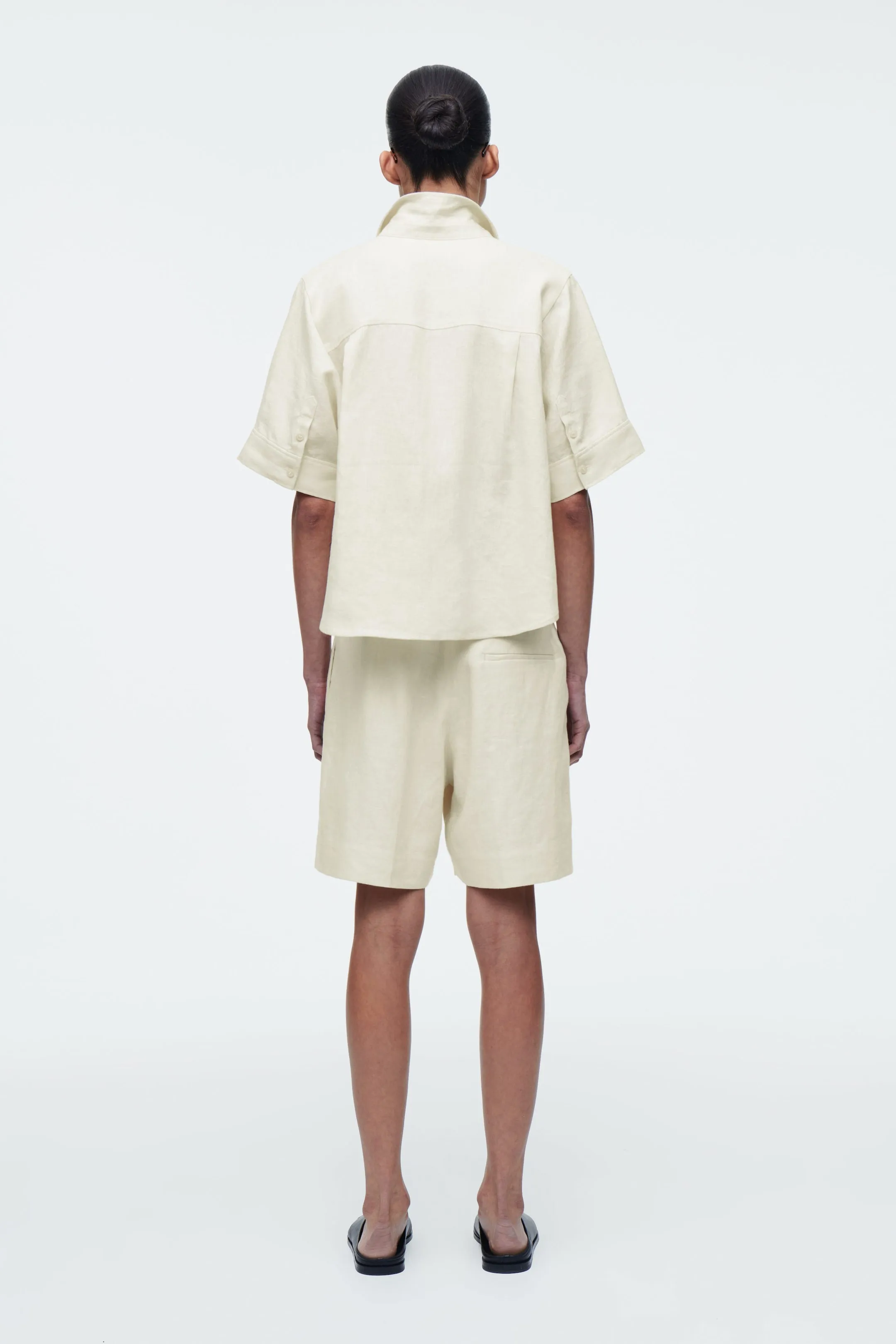 Tailored elasticated linen shorts