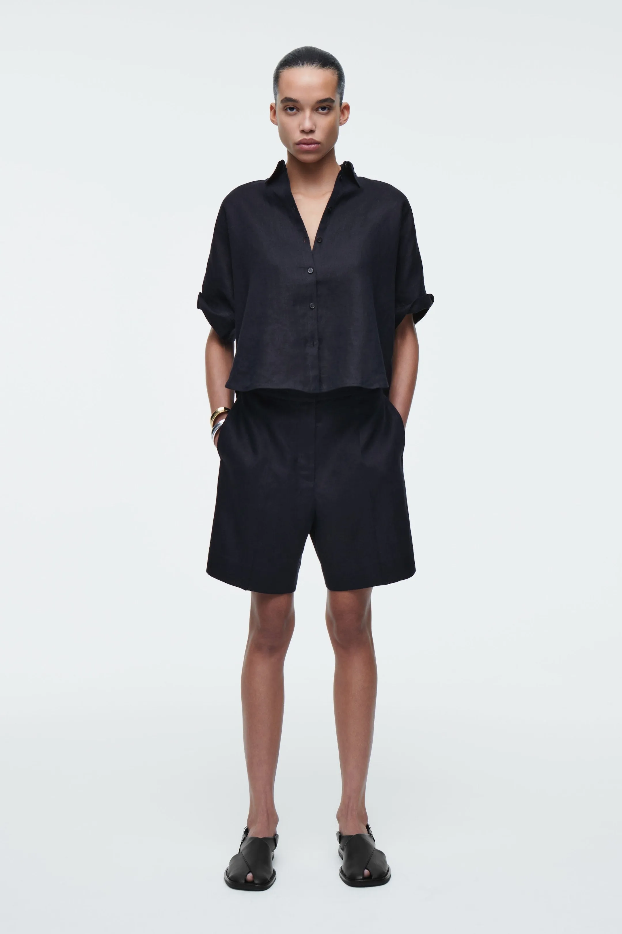 Tailored elasticated linen shorts