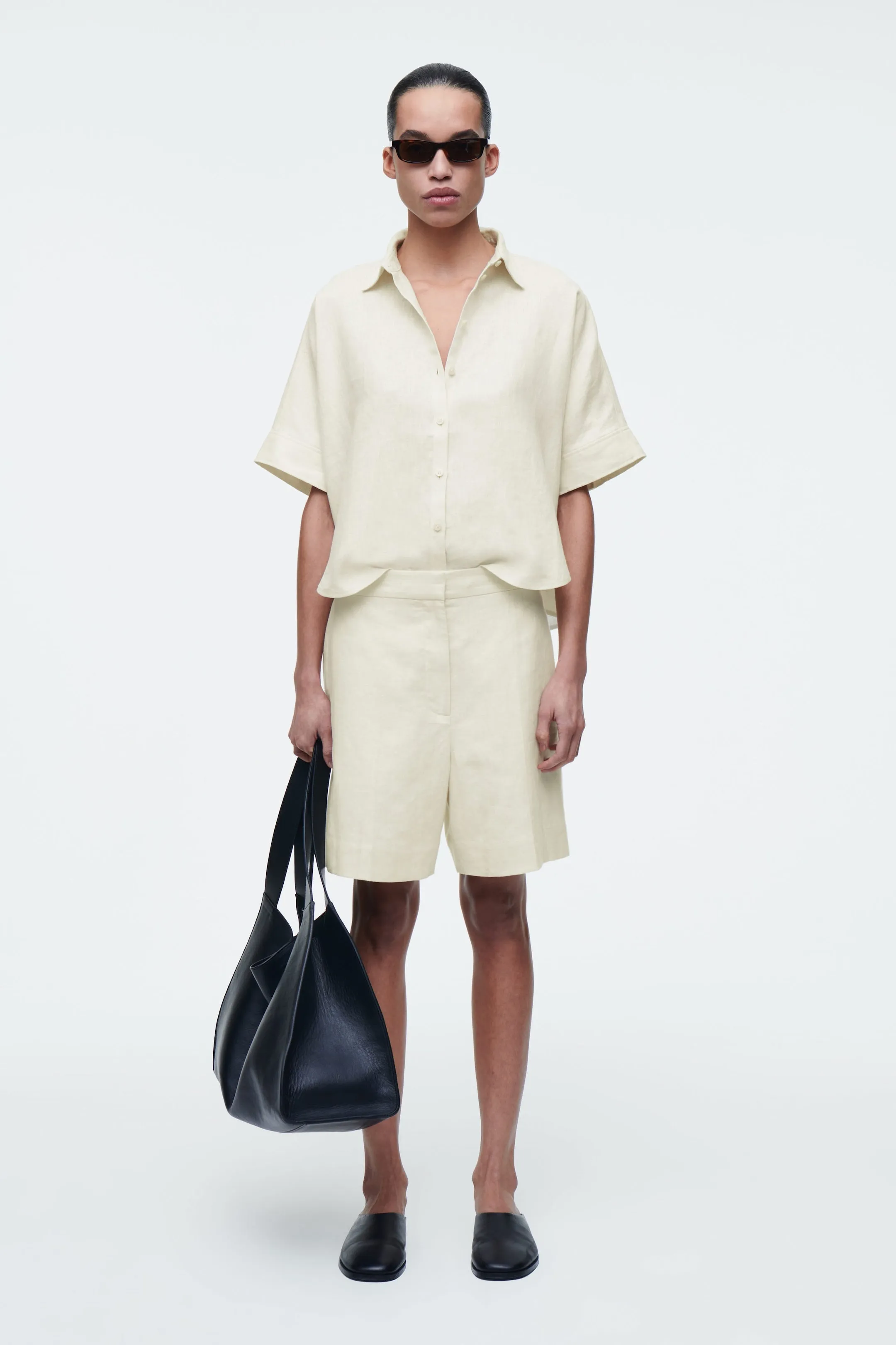 Tailored elasticated linen shorts