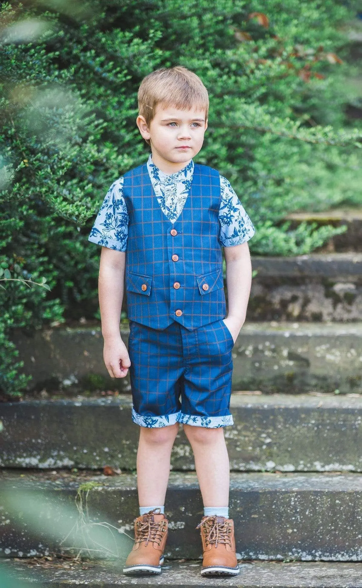 William: Navy check shorts