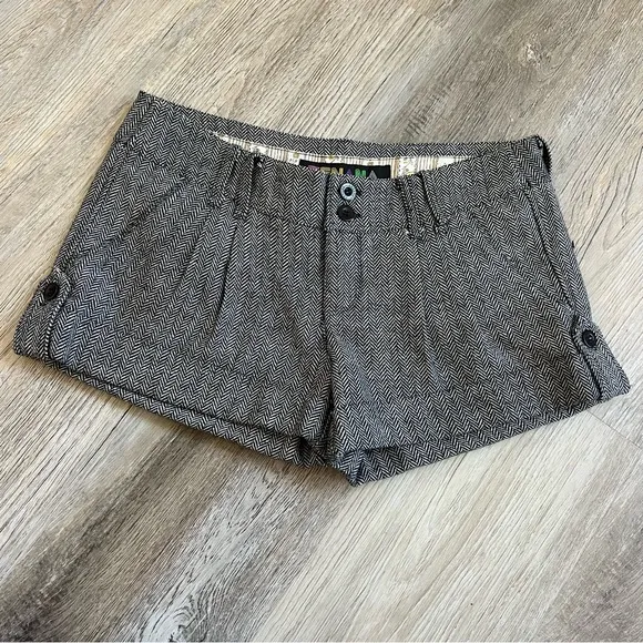 Zenana Y2K herringbone shorts